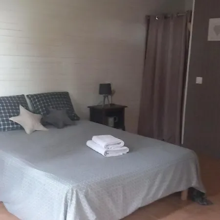 Frühstückspension D'hotes Lamourio 3*